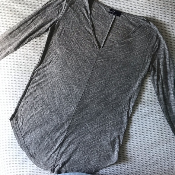 Grey Gap Long Sleeve Tee - Picture 1 of 3